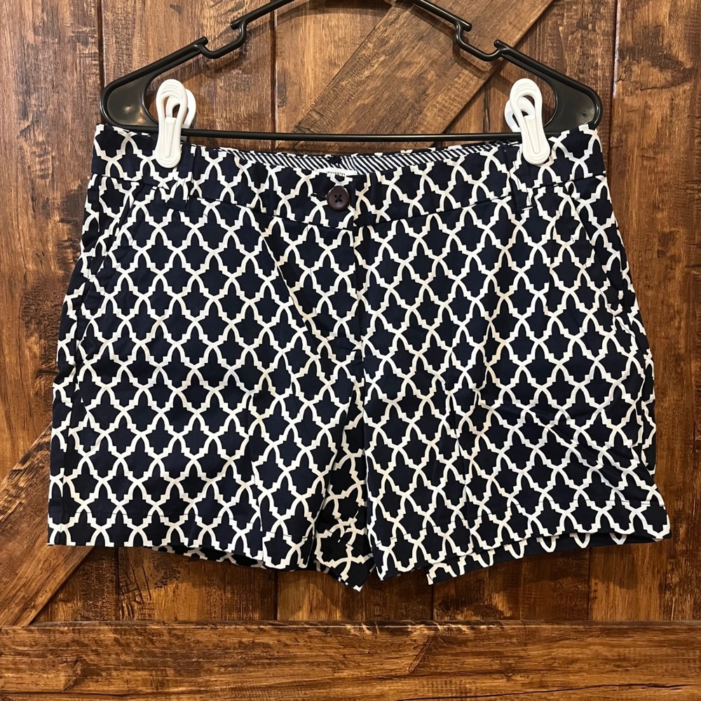 Crown & Ivy‎ Women's Shorts Size 6 Navy Blue White Geometric Print Casual EUC